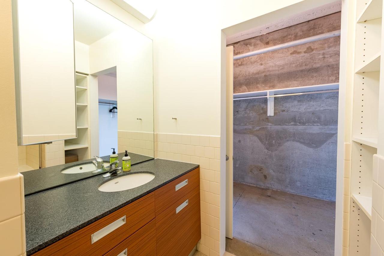 Apartment Stunning Downtown La 2 Bedroom/ 2 Bathroom Loft With Private Balcony. *