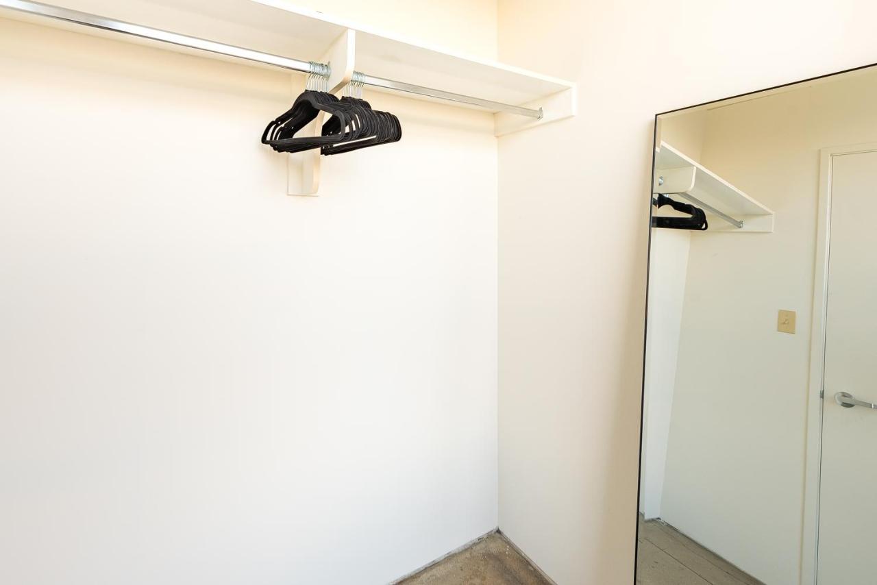 Stunning Downtown La 2 Bedroom/ 2 Bathroom Loft With Private Balcony. Apartment Los Angeles