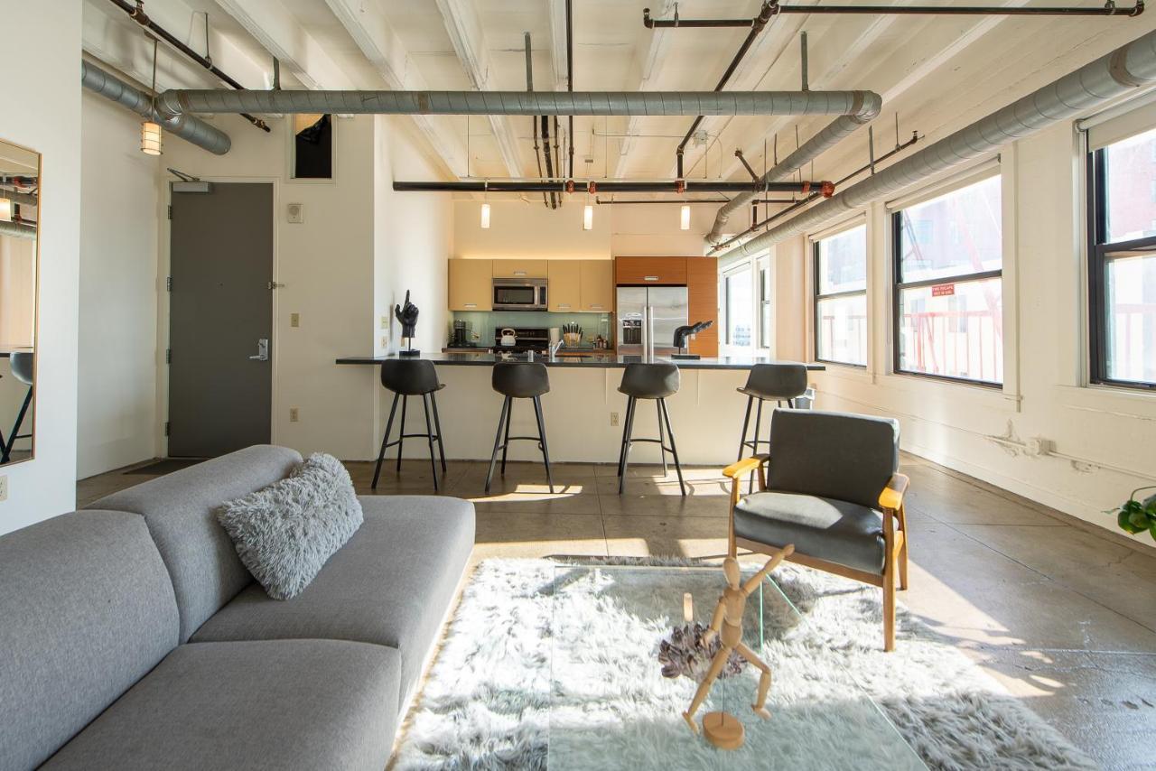 Apartment Stunning Downtown La 2 Bedroom/ 2 Bathroom Loft With Private Balcony.