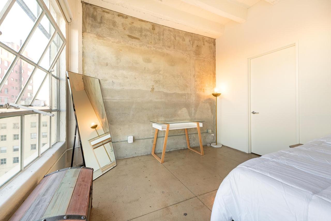 Stunning Downtown La 2 Bedroom/ 2 Bathroom Loft With Private Balcony. Apartment Los Angeles