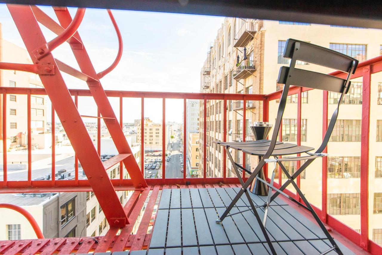 Stunning Downtown La 2 Bedroom/ 2 Bathroom Loft With Private Balcony. *