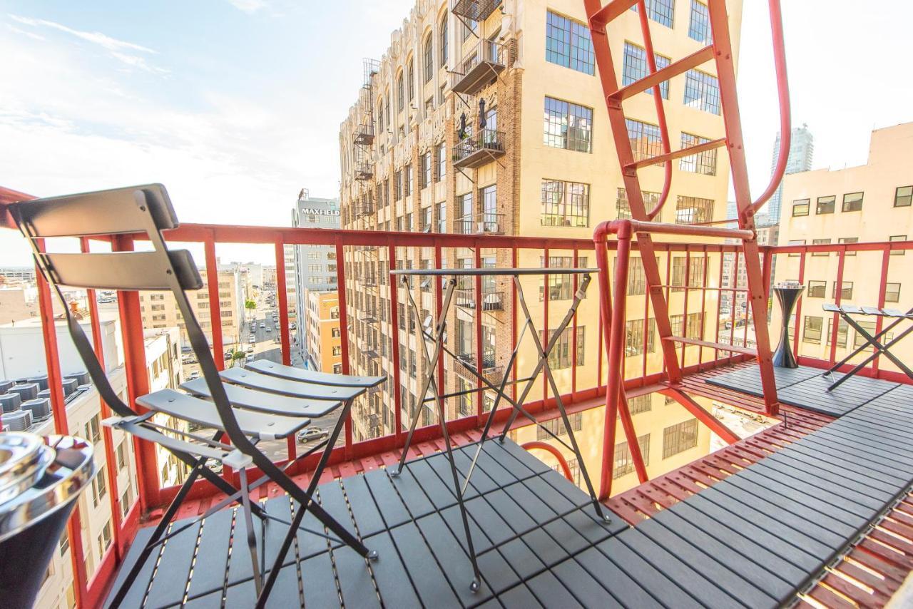 Stunning Downtown La 2 Bedroom/ 2 Bathroom Loft With Private Balcony. *