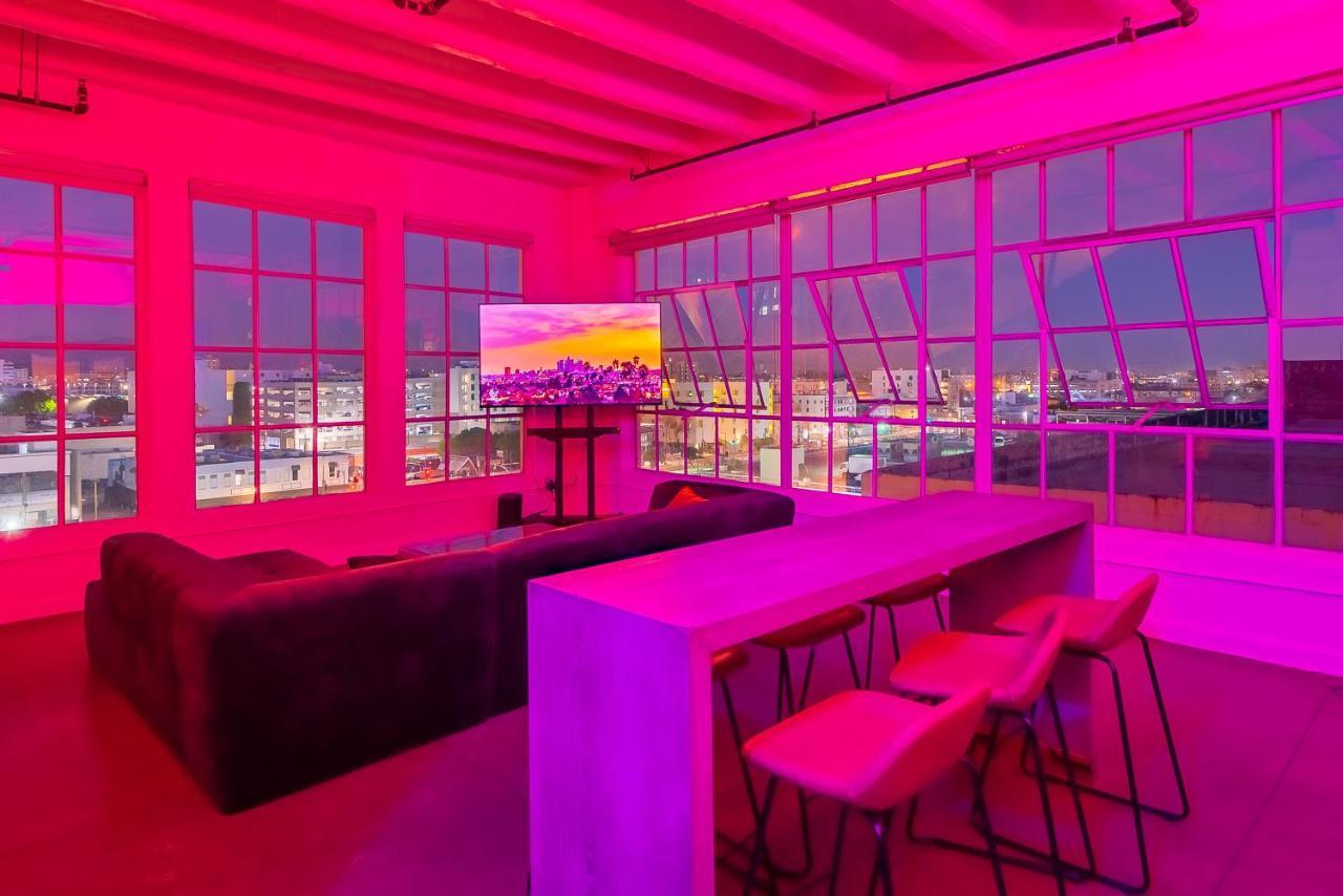 Stunning Downtown La 2 Bedroom/ 2 Bathroom Loft With Private Balcony. Los Angeles
