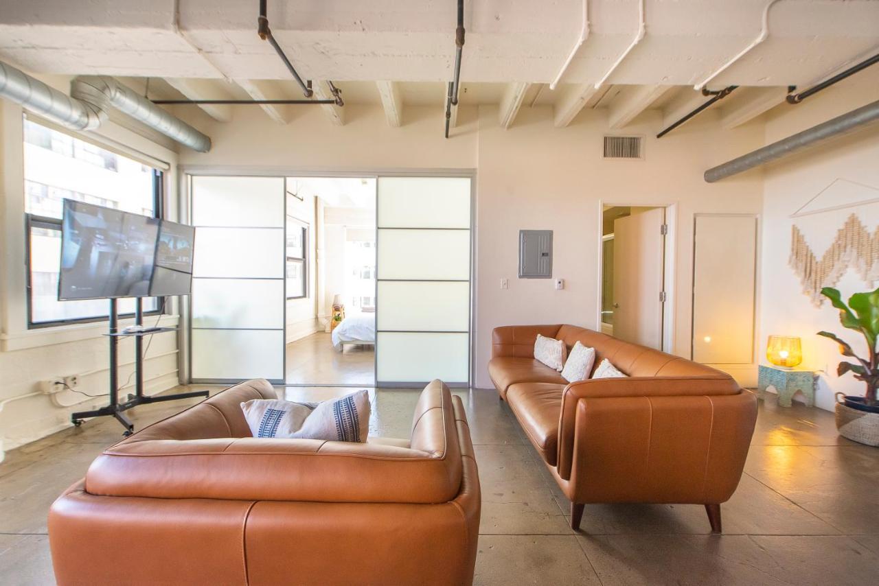 Stunning Downtown La 2 Bedroom/ 2 Bathroom Loft With Private Balcony. Los Angeles