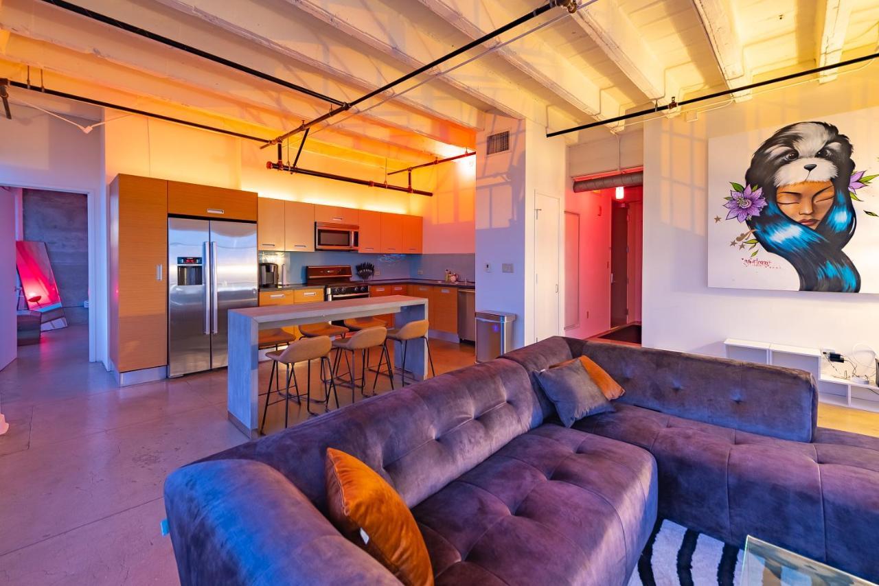 Apartment Stunning Downtown La 2 Bedroom/ 2 Bathroom Loft With Private Balcony.
