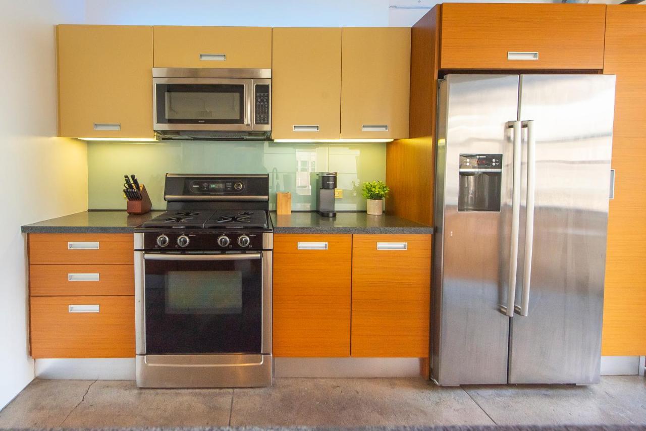 Stunning Downtown La 2 Bedroom/ 2 Bathroom Loft With Private Balcony. Apartment *