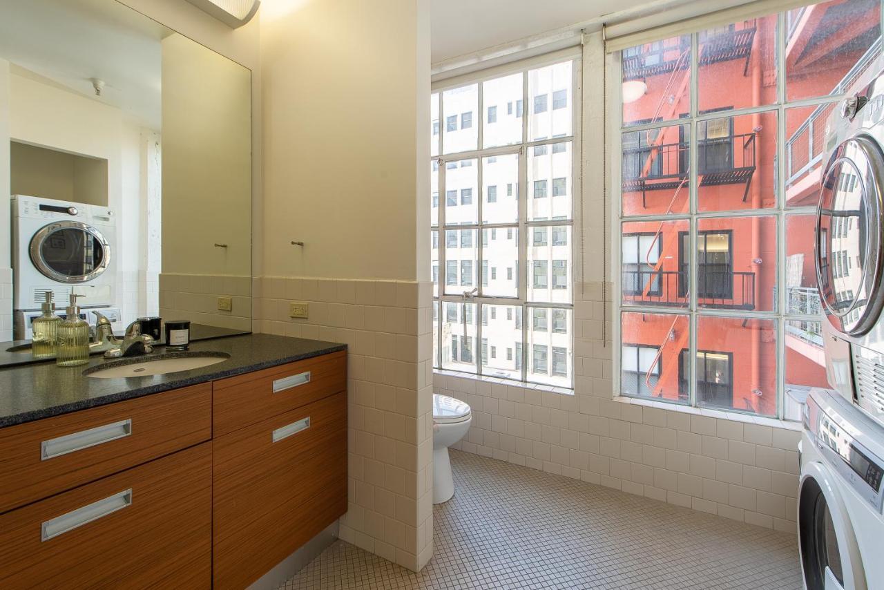 Stunning Downtown La 2 Bedroom/ 2 Bathroom Loft With Private Balcony. Los Angeles