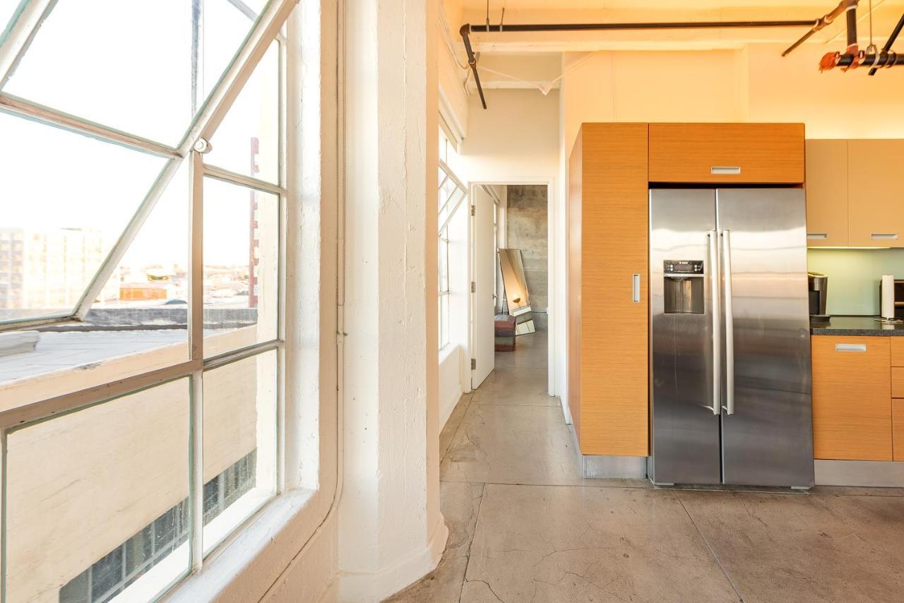 Stunning Downtown La 2 Bedroom/ 2 Bathroom Loft With Private Balcony. * Los Angeles