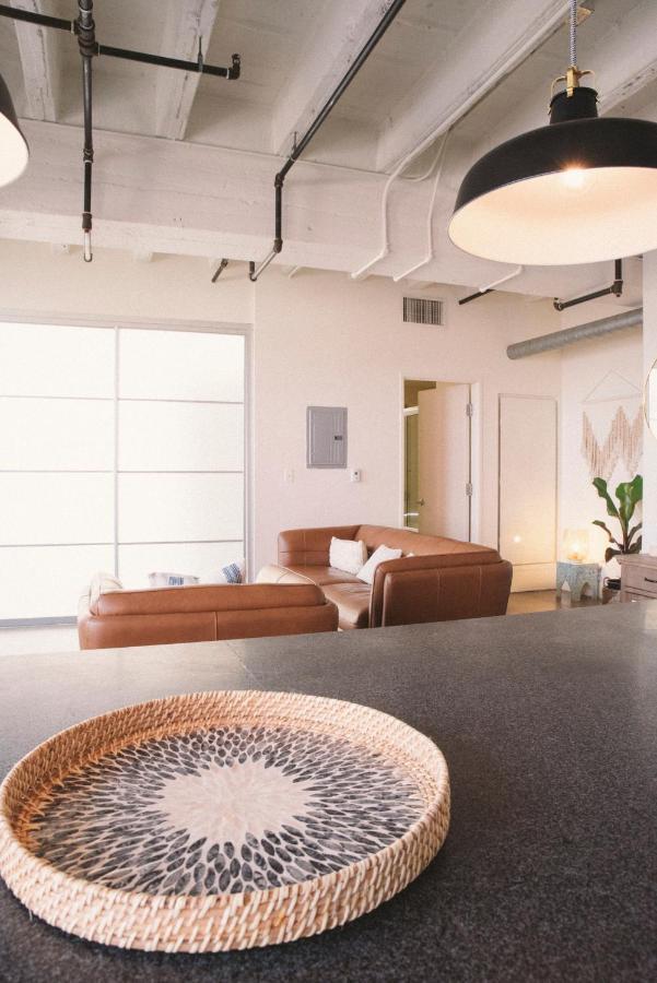 Stunning Downtown La 2 Bedroom/ 2 Bathroom Loft With Private Balcony. Los Angeles