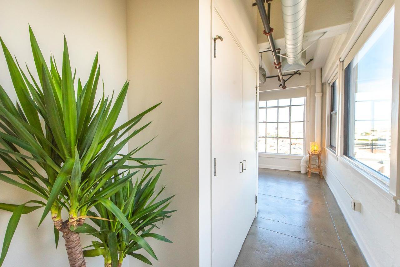 Stunning Downtown La 2 Bedroom/ 2 Bathroom Loft With Private Balcony. * Los Angeles