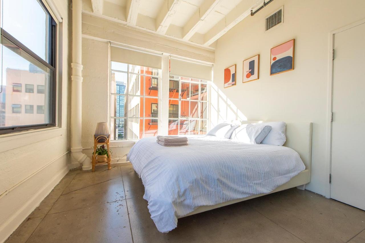 Stunning Downtown La 2 Bedroom/ 2 Bathroom Loft With Private Balcony. Los Angeles
