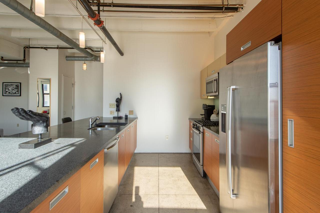 Stunning Downtown La 2 Bedroom/ 2 Bathroom Loft With Private Balcony. * Los Angeles