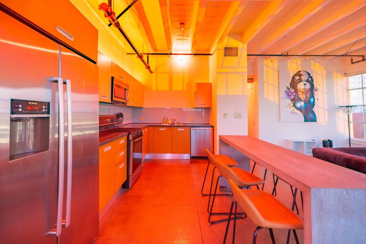 Stunning Downtown La 2 Bedroom/ 2 Bathroom Loft With Private Balcony. *