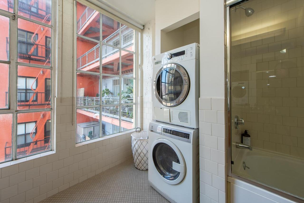 Stunning Downtown La 2 Bedroom/ 2 Bathroom Loft With Private Balcony. Los Angeles