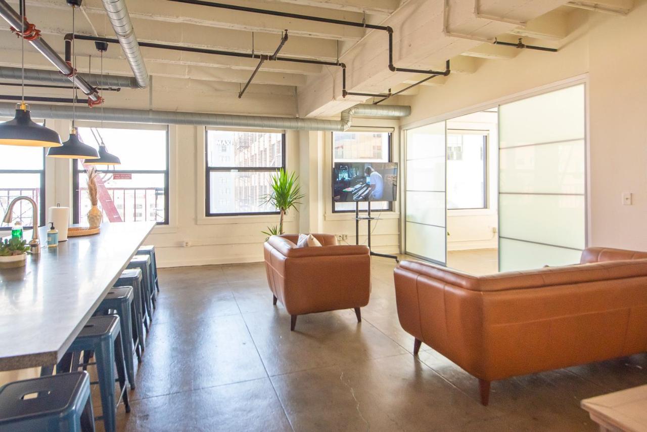 Stunning Downtown La 2 Bedroom/ 2 Bathroom Loft With Private Balcony. Apartment Los Angeles