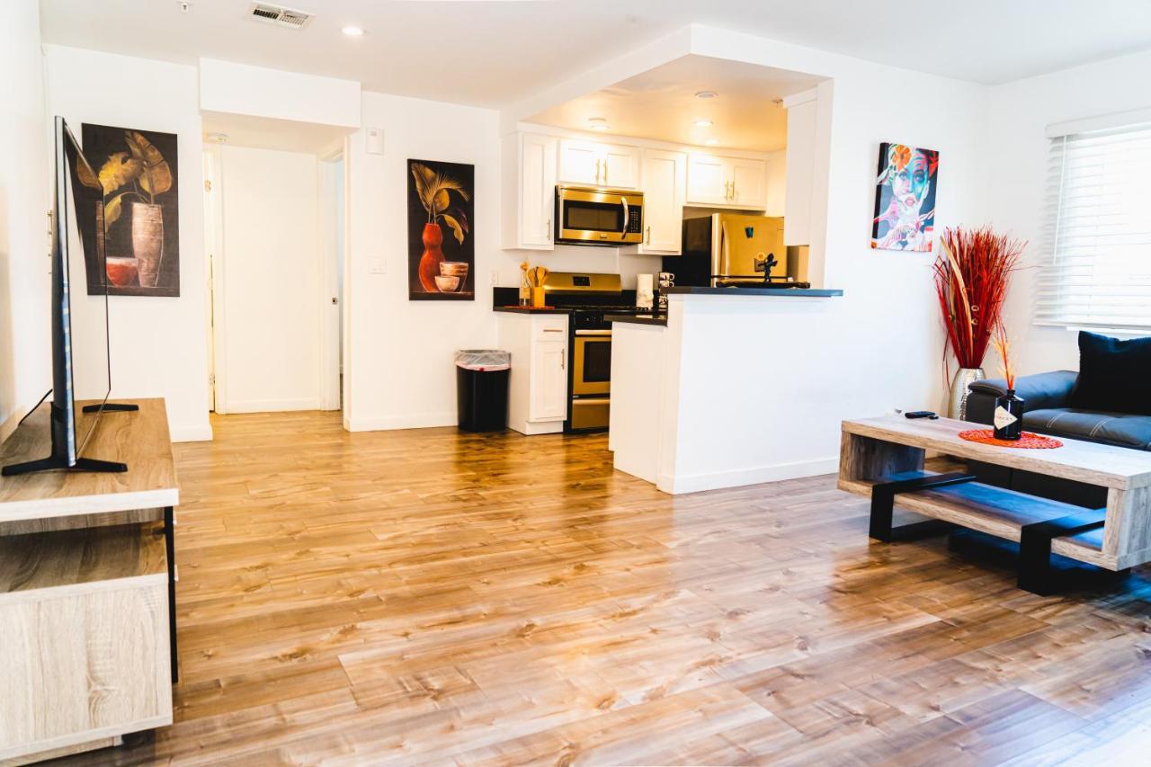 Modern Remodeled 1-bedroom Close To Hollywood Walk Of Fame With Parking Los Angeles