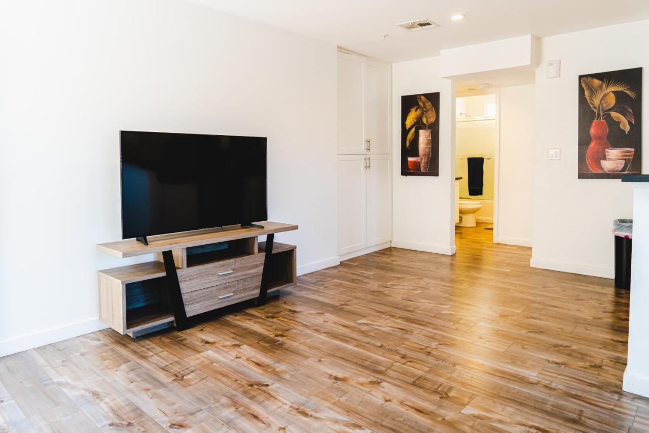 Modern Remodeled 1-bedroom Close To Hollywood Walk Of Fame With Parking *