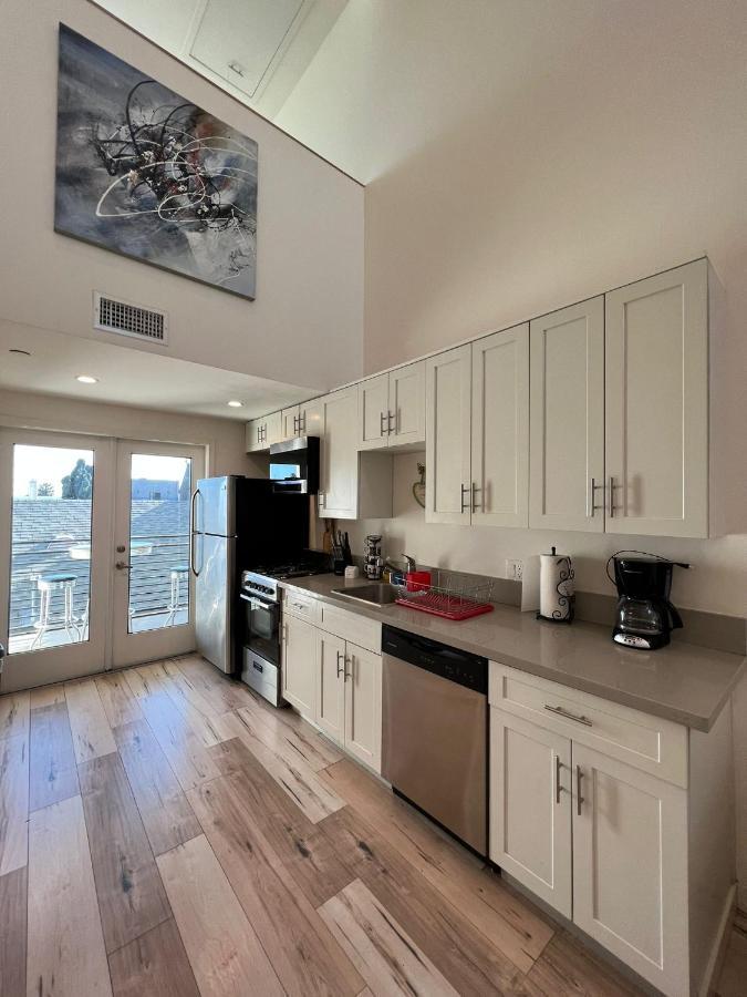 Modern One-bed Loft In Hollywood Sign View & Free Parking Apartment *