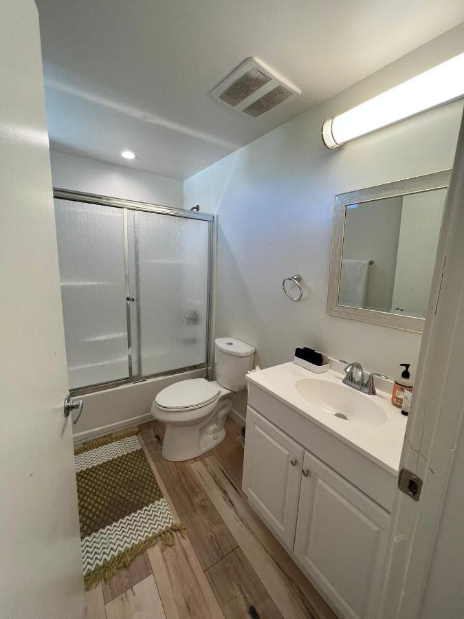 Modern One-bed Loft In Hollywood Sign View & Free Parking Apartment Los Angeles