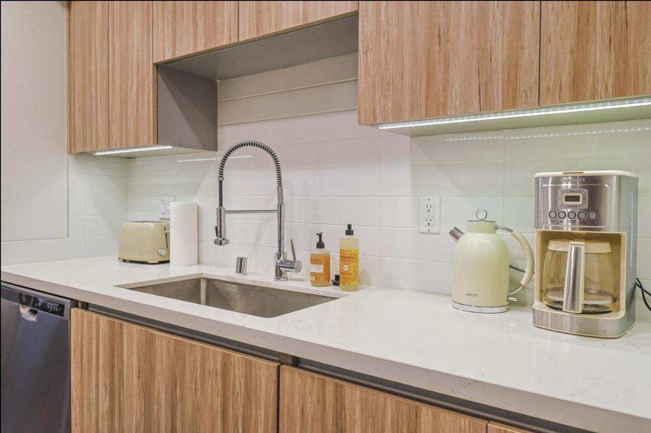 Modern Lux 2 Bedroom In The Heart Of Santa Monica!