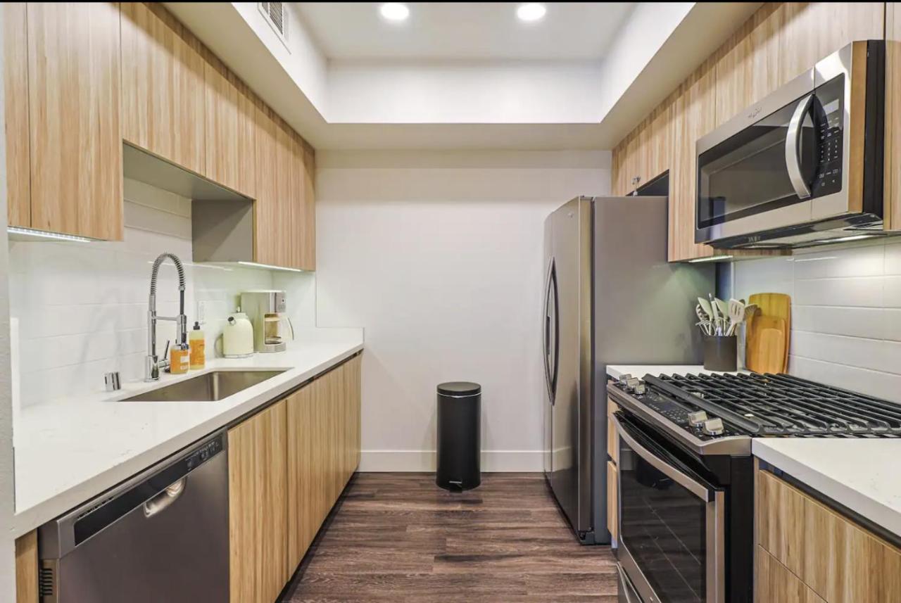 Modern Lux 2 Bedroom In The Heart Of Santa Monica! *