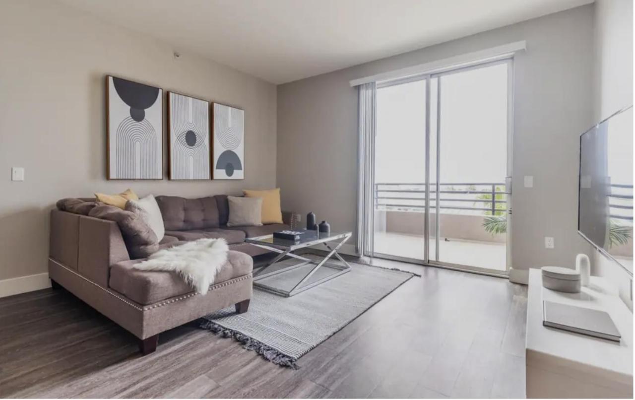 Modern Lux 2 Bedroom In The Heart Of Santa Monica! *