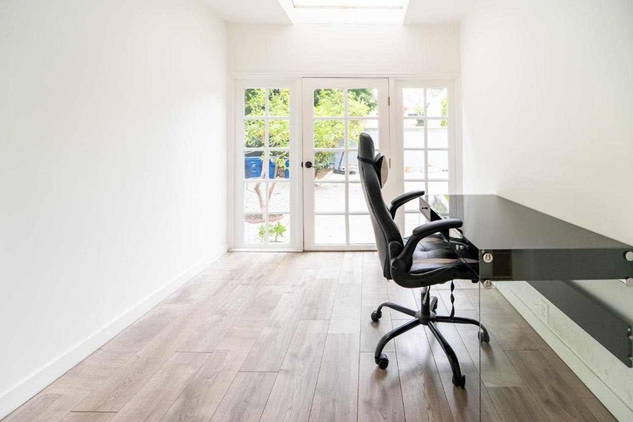 Large Spacious 3 Bedroom 3 Bathroom By Beverly Hills Apartment