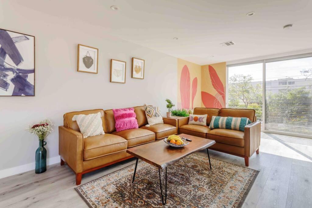 Hollywood Art House With Bright Sunlight * Los Angeles
