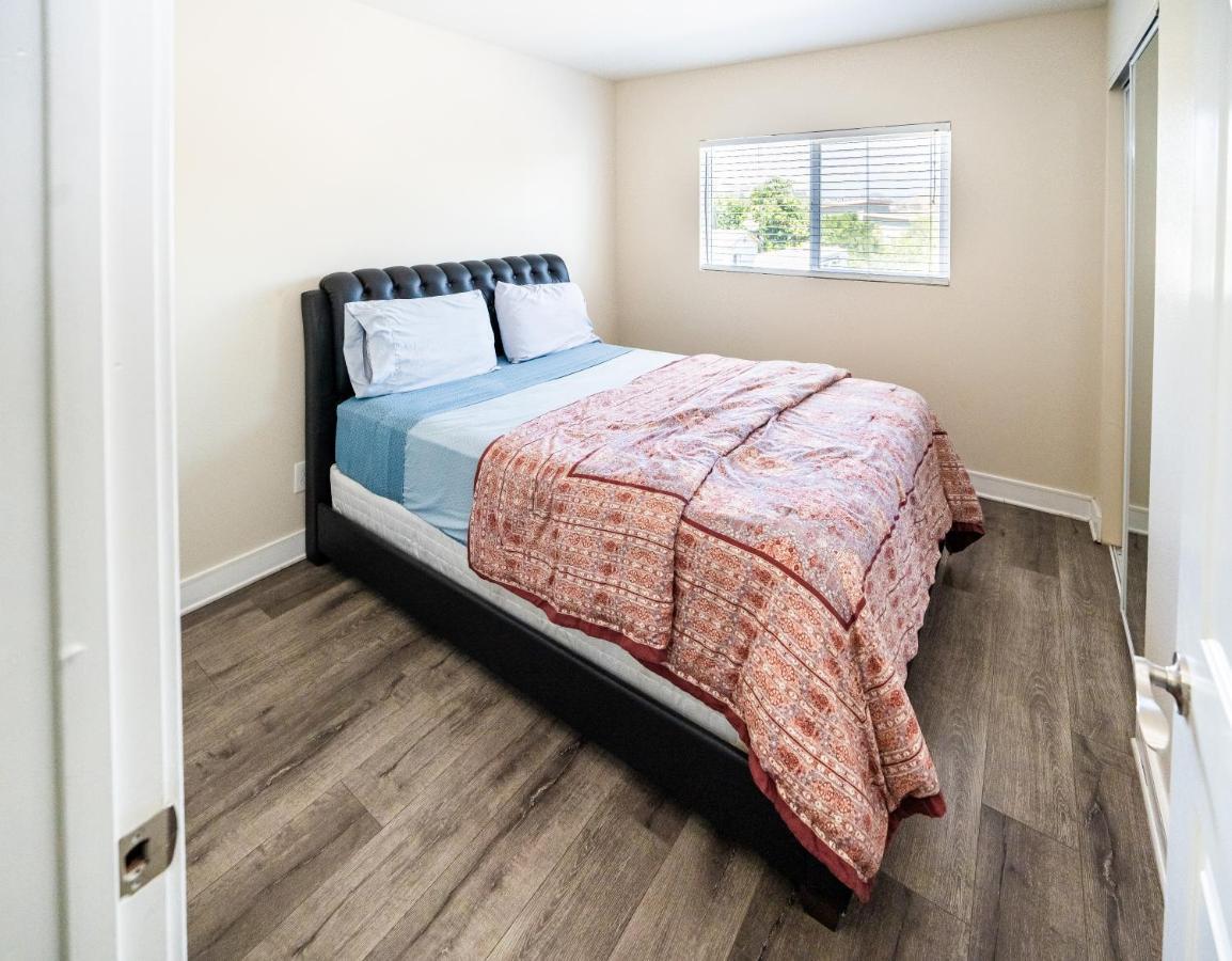 Spacious 5 Bedroom 3 Bath Modern By Downtown La With Parking