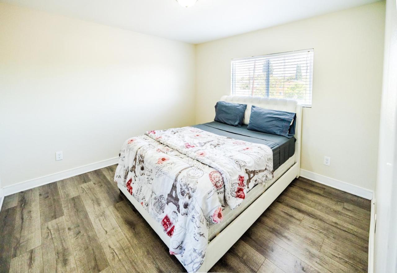 Apartment Spacious 5 Bedroom 3 Bath Modern By Downtown La With Parking *
