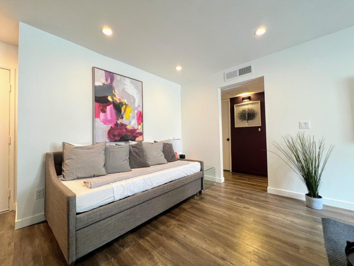 Hollywood Purple Habitat * Los Angeles