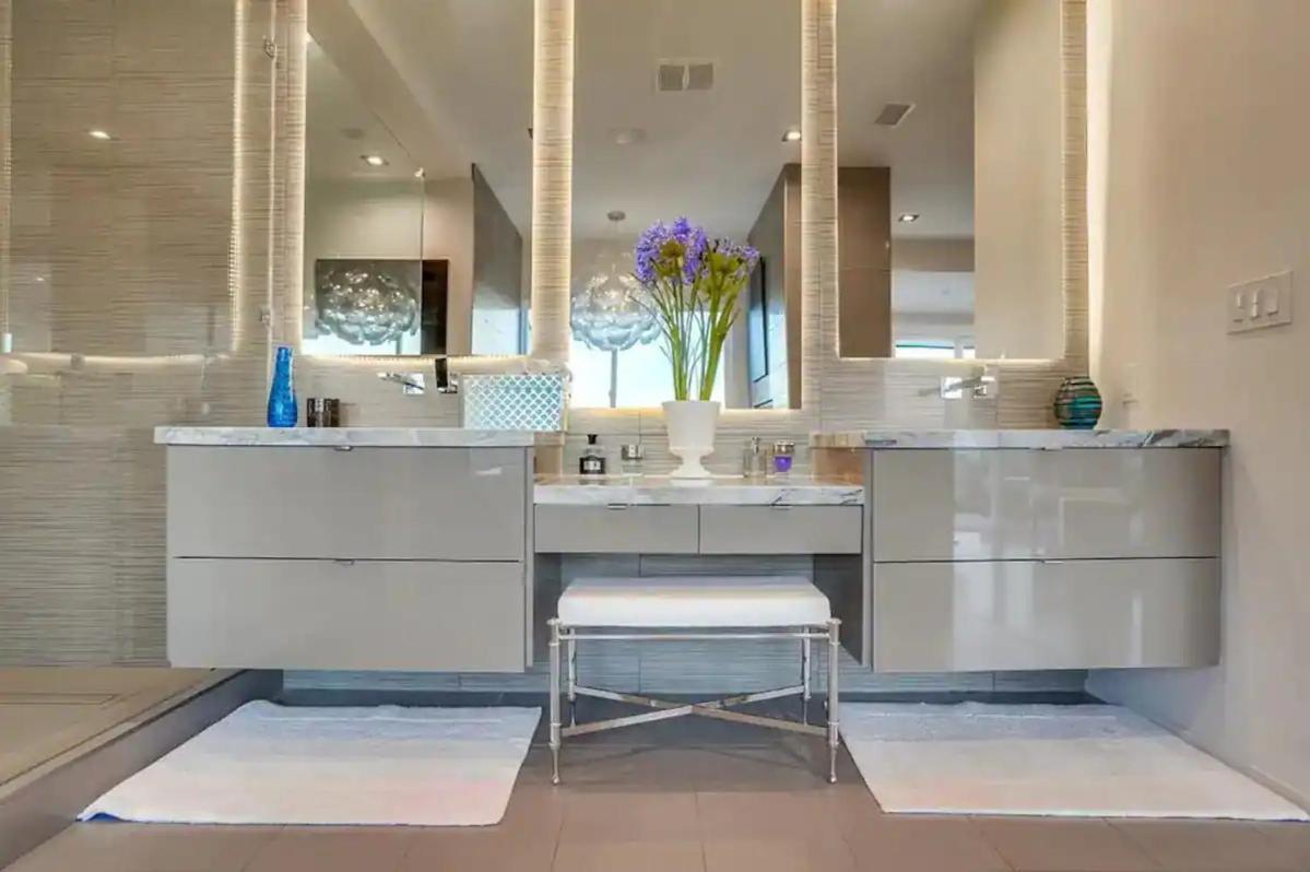 Troy Hill Villa *