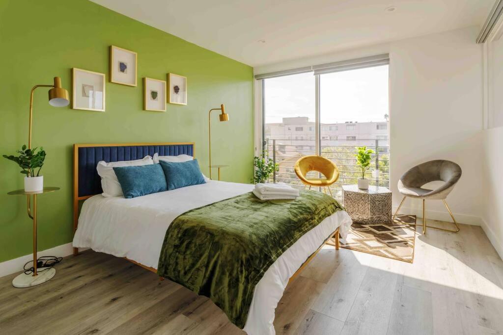 Hollywood Art House With Bright Sunlight * Los Angeles
