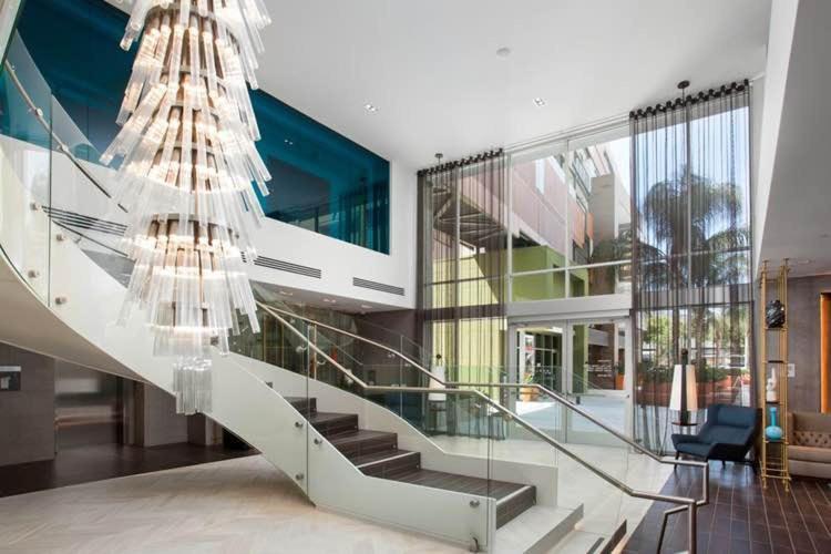 Luxury West Hollywood Gem With Pool & Hot Tub + Gym Apartment Los Angeles