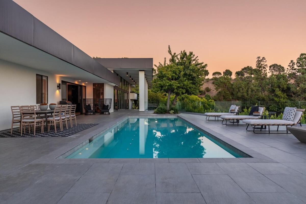 Holiday home Mid Century Modern In Trousdale With Tennis