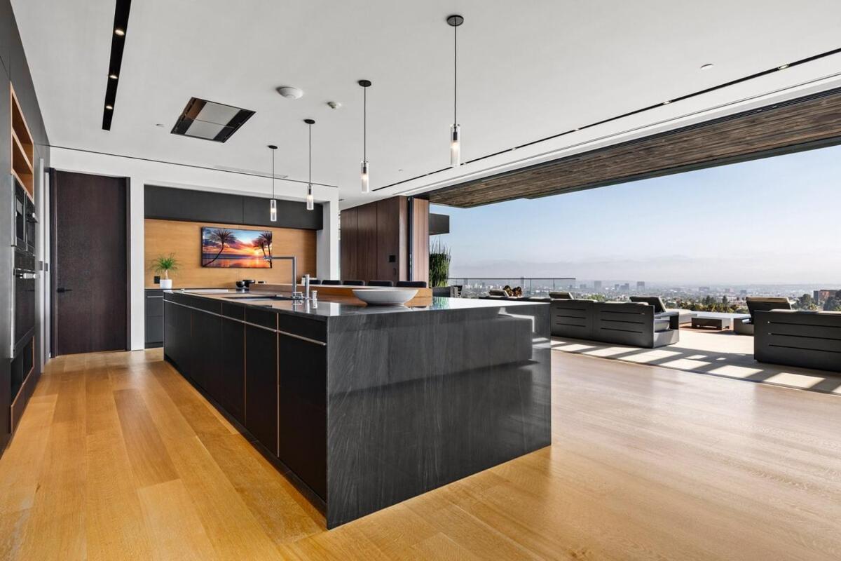 Villa California Crystal