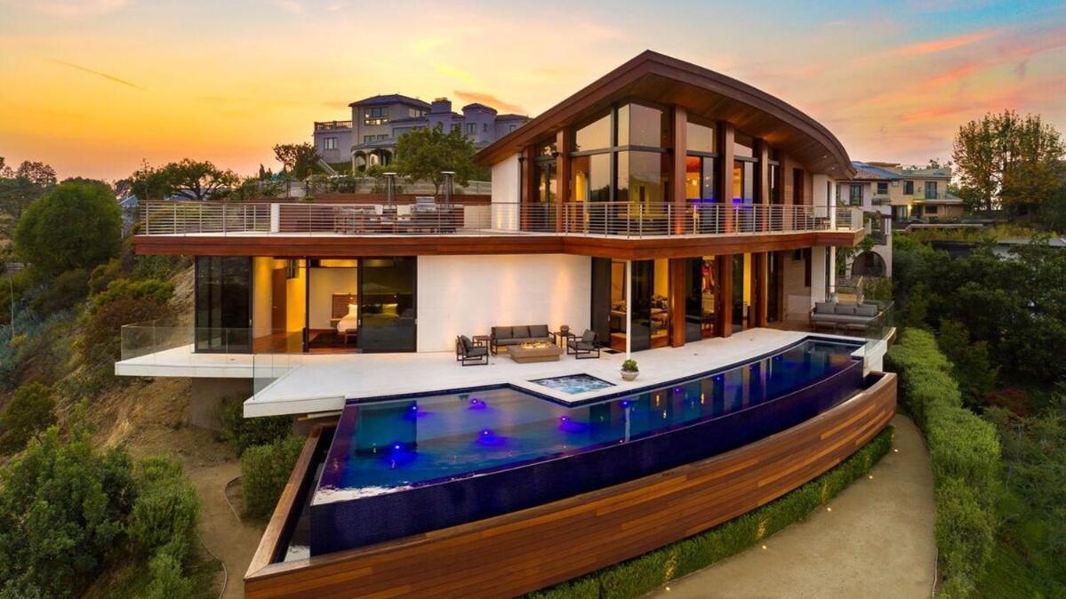 Modern With Unmatched Skyline Views Casa de férias