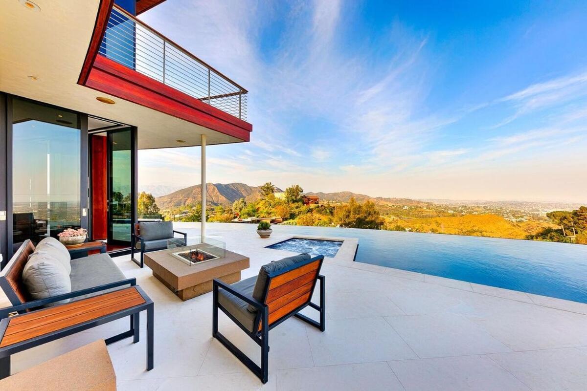 Modern With Unmatched Skyline Views * Los Angeles