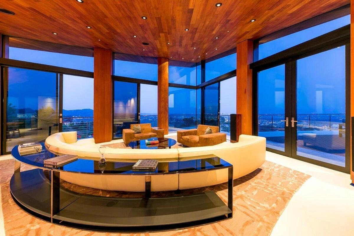 Modern With Unmatched Skyline Views Casa de férias *