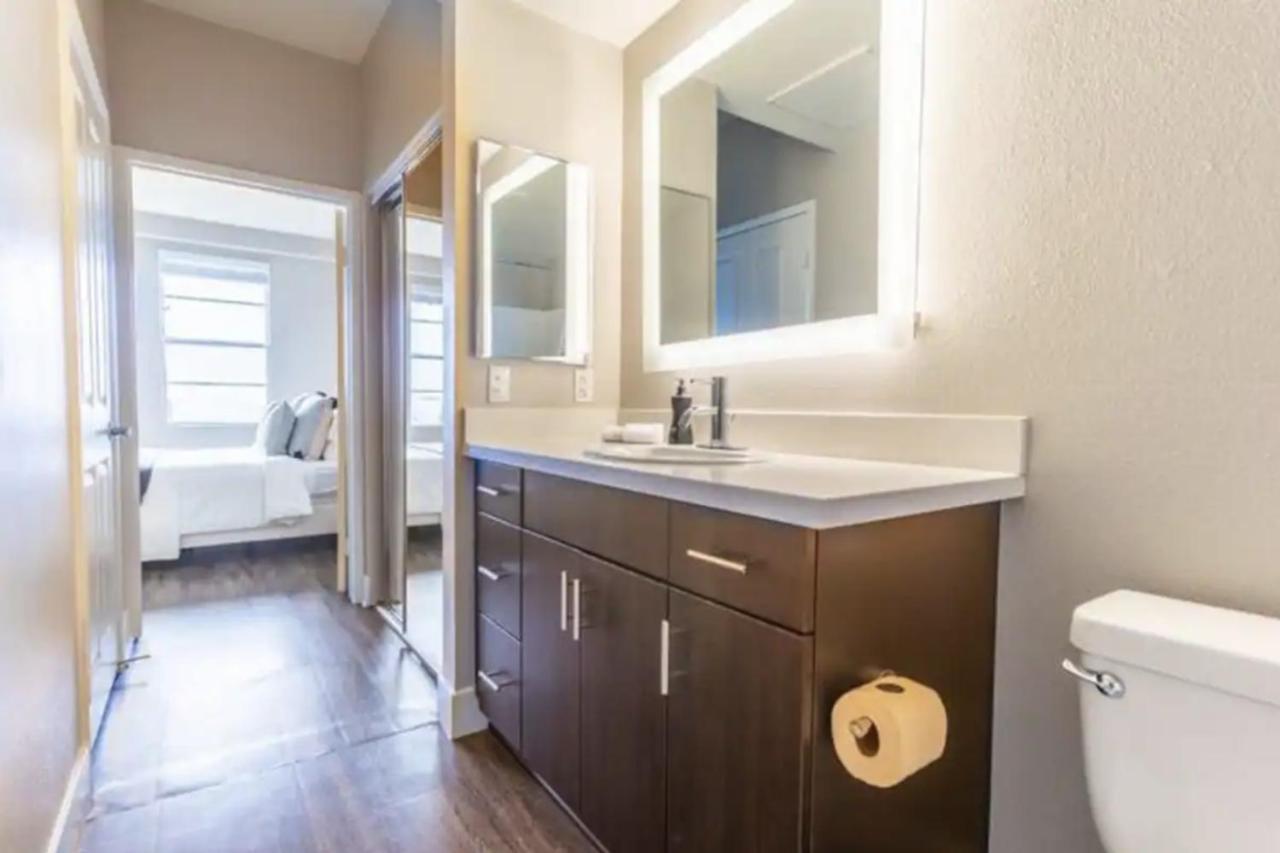 Bright 3bd In Sm, 5 Min To Beach - Pool & Gym Apartamento