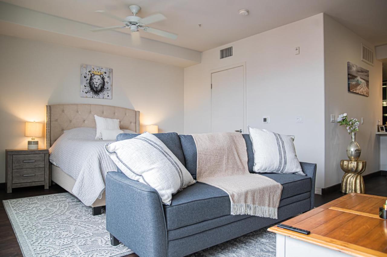 Luxury Studio Ph In Hollywood Los Angeles