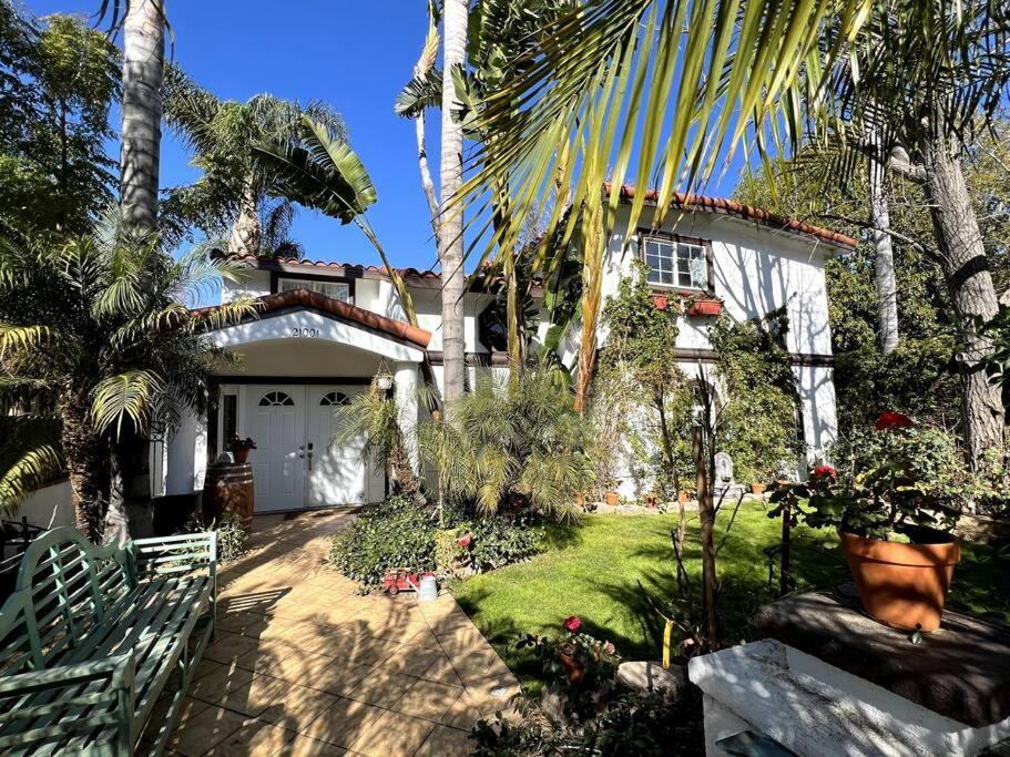 Stylish Mediterranean Villa, Pool, Jacuzzi, Hollywood & Malibu Bliss Villa