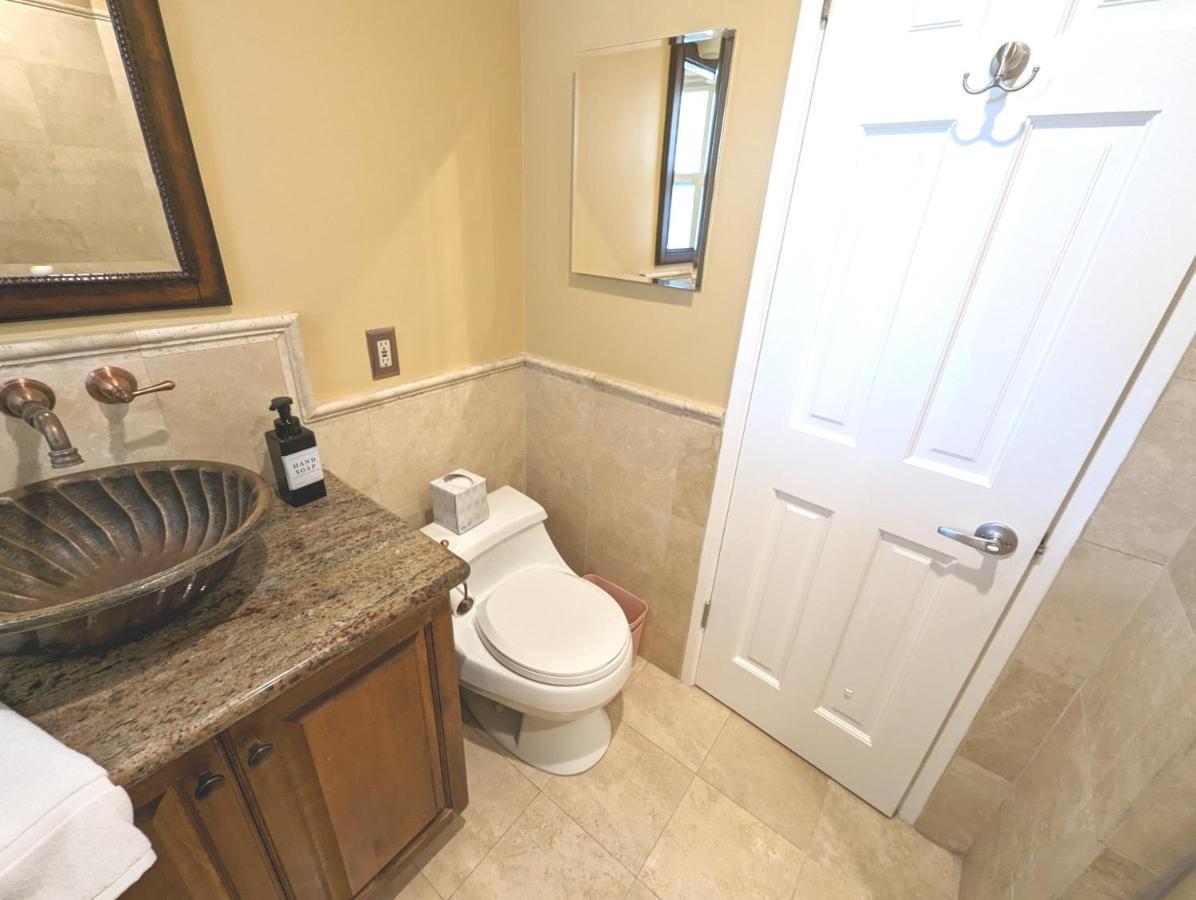 Holiday home 4 Bedroom Encino W/ Amazing Yard, Near Everything