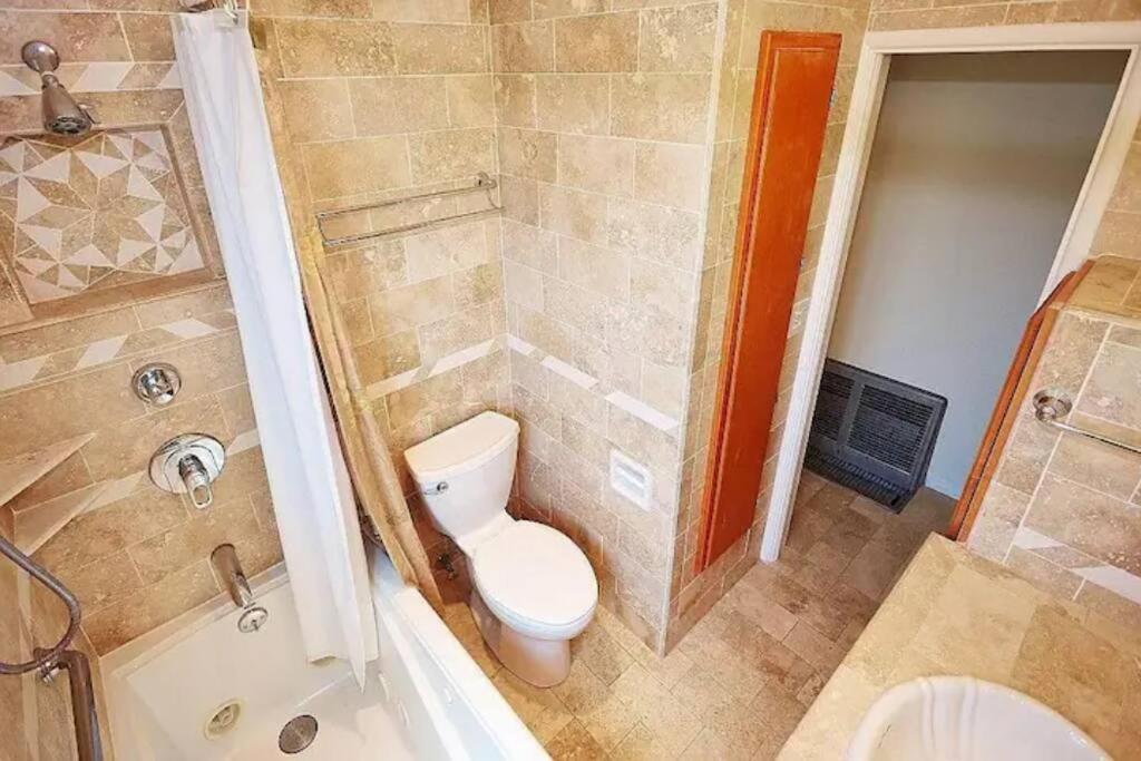 Villa 3 Bedroom + Near Venice + Redecorated + Backyard With Bbq