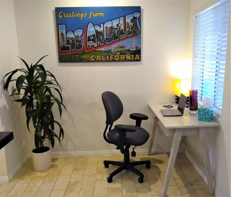 3 Bedroom + Near Venice + Redecorated + Backyard With Bbq *