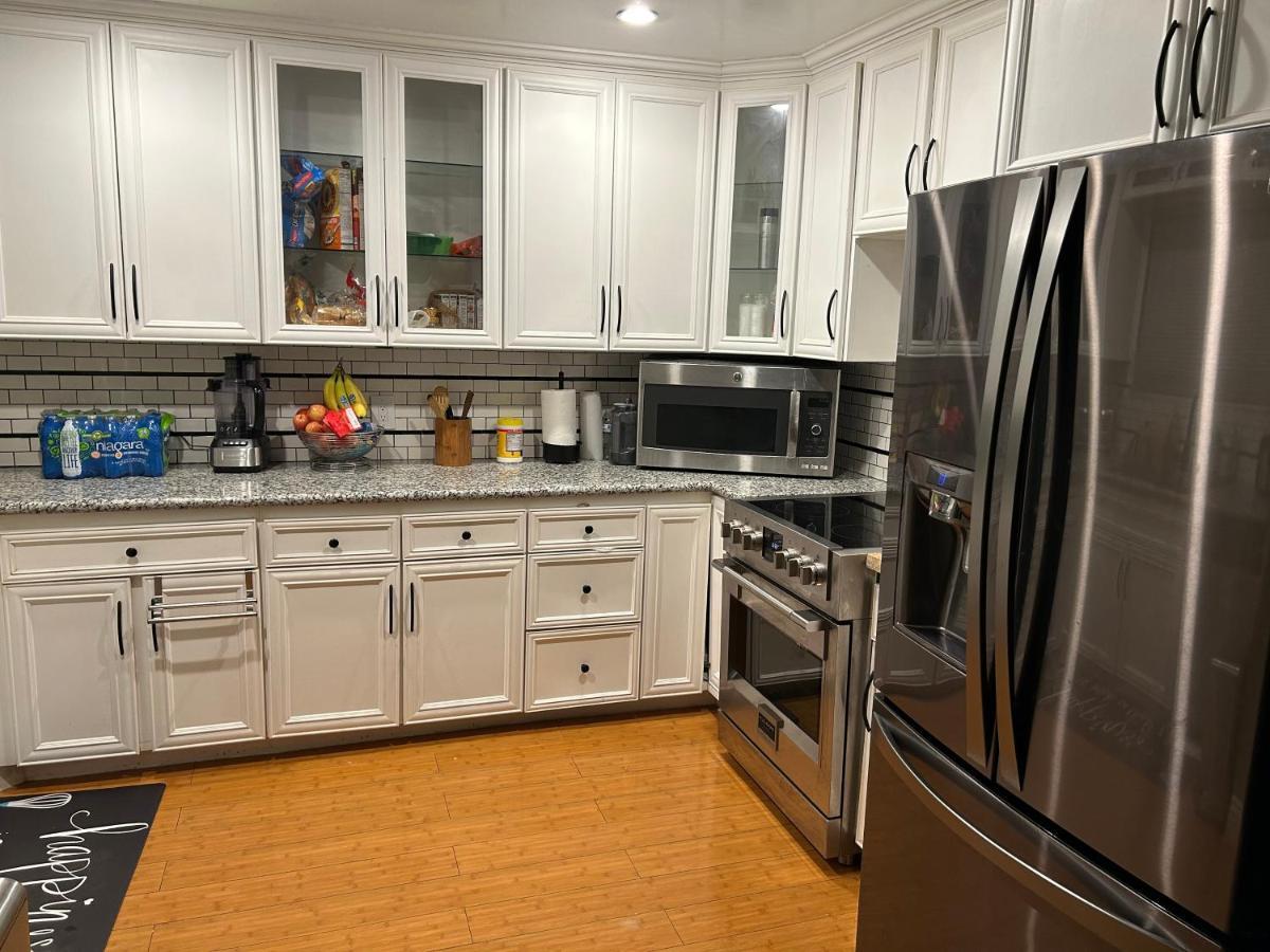 Hospedagem domiciliar Cozy And Elegant 2bd, 2ba Rent A With Its Own Bathroom Or Whole Apart- Very Close To Sofi Stadium