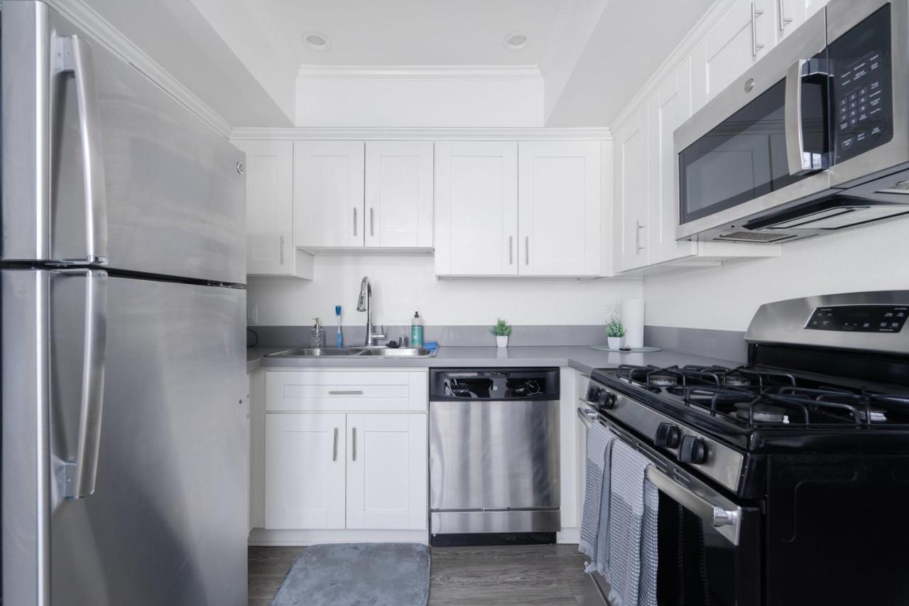 La Cozy 1 Bedroom Free Parking *