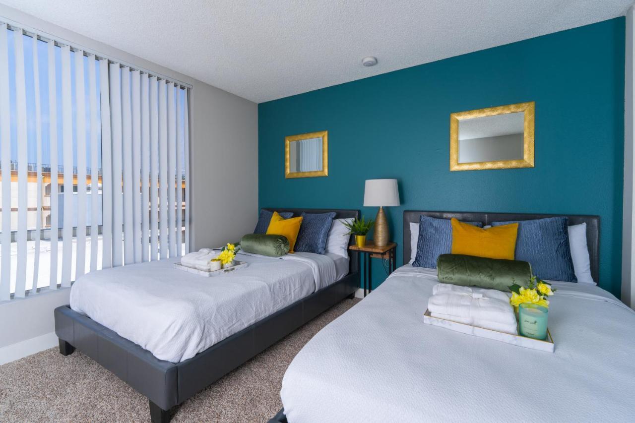 Apartment Universal 8 Min Drive Two Bedroom With Free Parking *