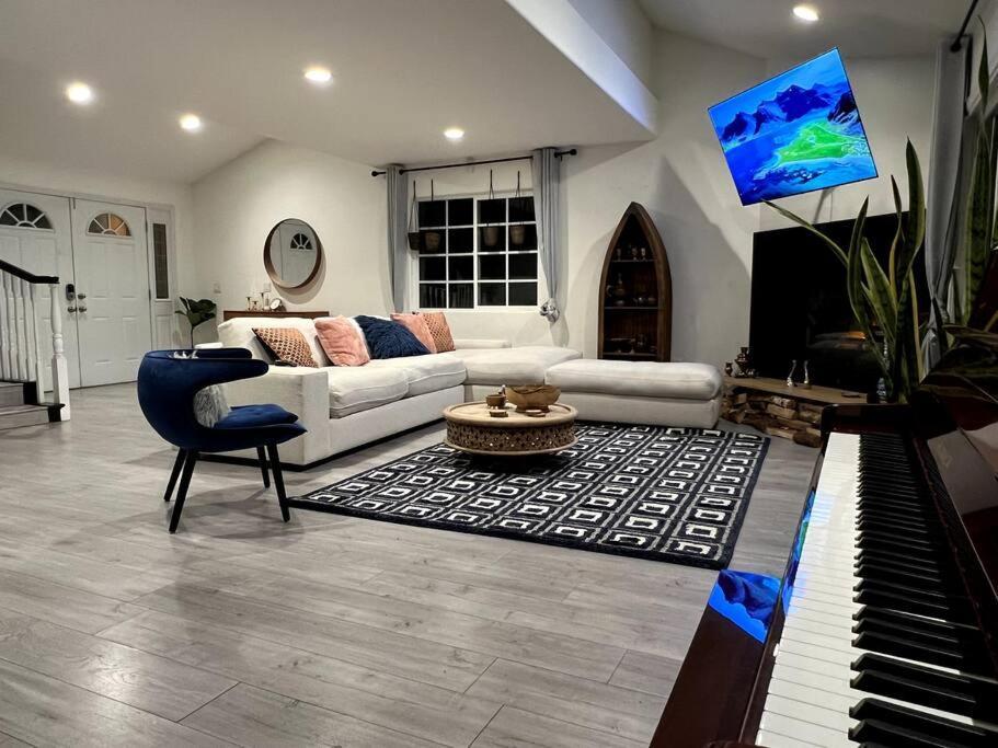 Villa Stylish Mediterranean Villa, Pool, Jacuzzi, Hollywood & Malibu Bliss *