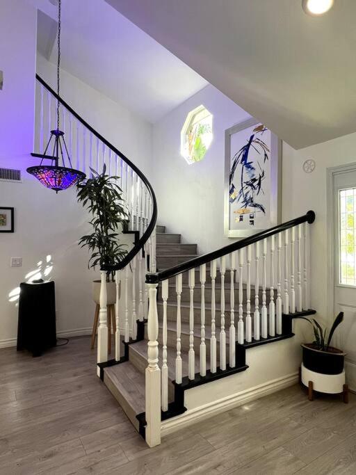 Stylish Mediterranean Villa, Pool, Jacuzzi, Hollywood & Malibu Bliss *